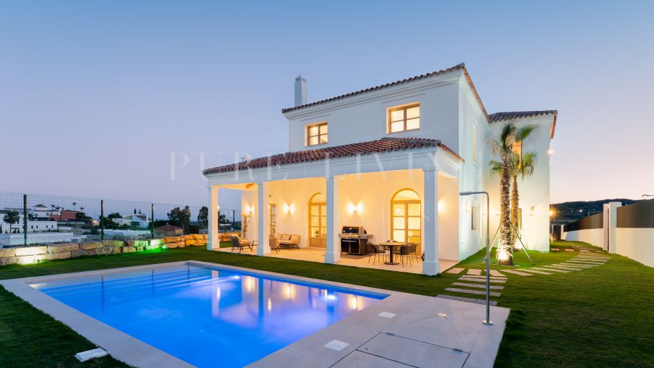 Eigentijdse villa met zeezicht in Valle Romano