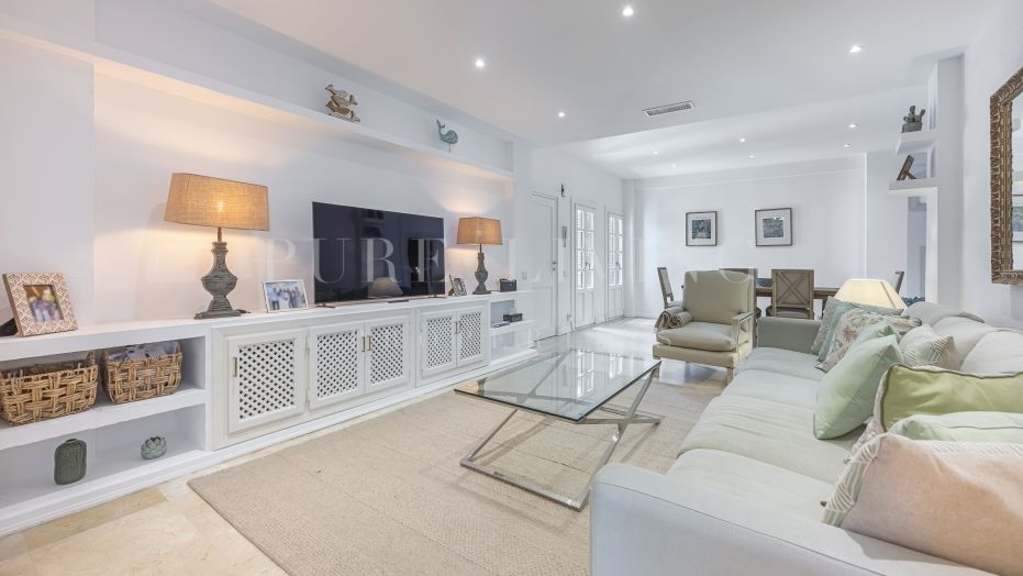 A spacious ground floor three bedroom apartment in Señorio de Marbella
