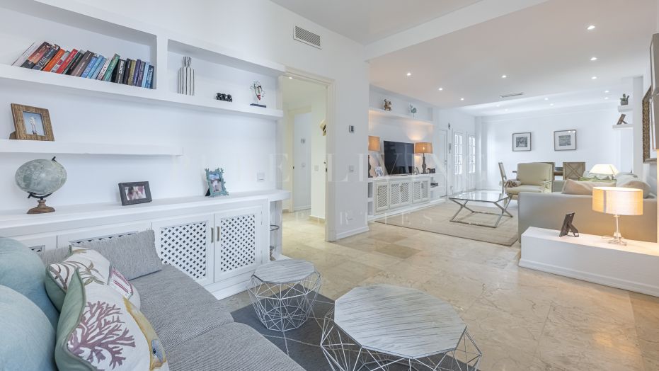 A spacious ground floor three bedroom apartment in Señorio de Marbella