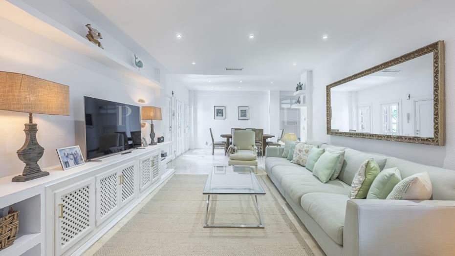 A spacious ground floor three bedroom apartment in Señorio de Marbella