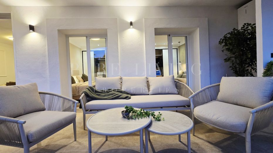 Contemporary Golfside Living with Lake Views in La Quinta