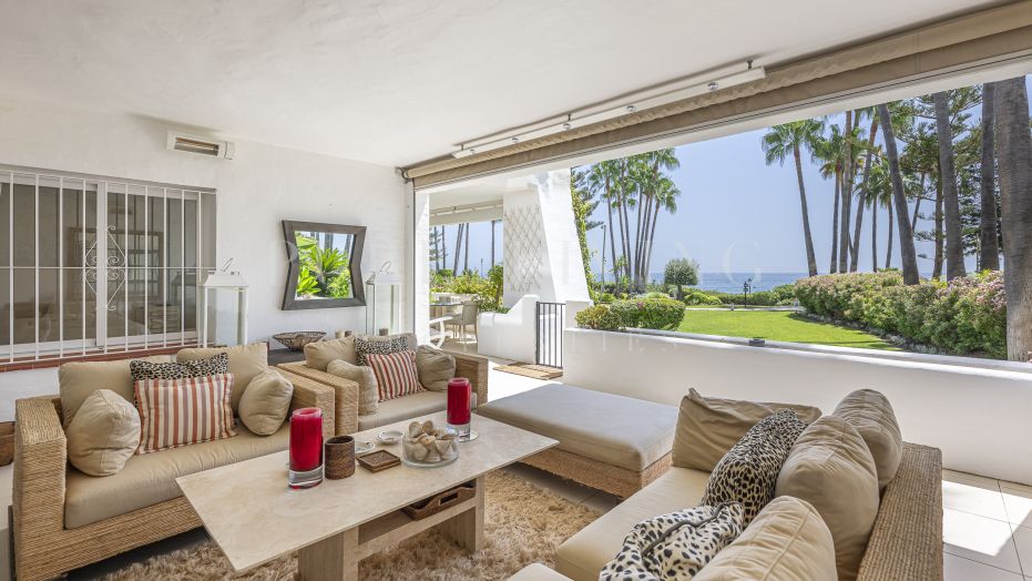 Élégante résidence de 3 chambres avec vue sur la mer et grande terrasse