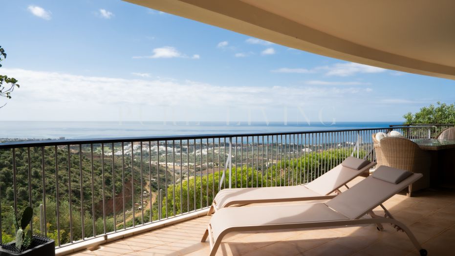 Superbe appartement de 3 chambres avec vues panoramiques inégalées, situé à Altos de Los Monteros, Marbella Est
