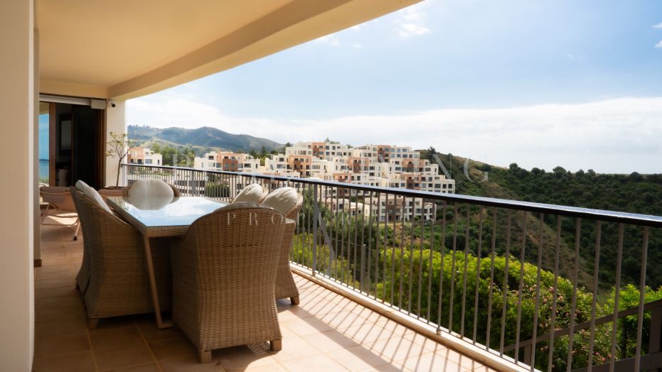 Superbe appartement de 3 chambres avec vues panoramiques inégalées, situé à Altos de Los Monteros, Marbella Est