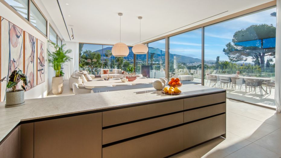Villa Contemporánea junto al Golf en Nueva Andalucía, Marbella
