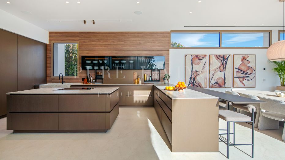 Villa Contemporánea junto al Golf en Nueva Andalucía, Marbella