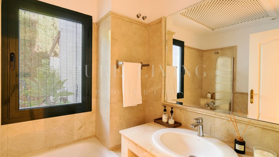 Villa Jasmina – Elegant Renovated Villa in El Paraíso, New Golden Mile
