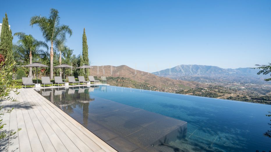 Villa Aman – Excepcional Villa Contemporánea Rodeada de Naturaleza en La Mairena