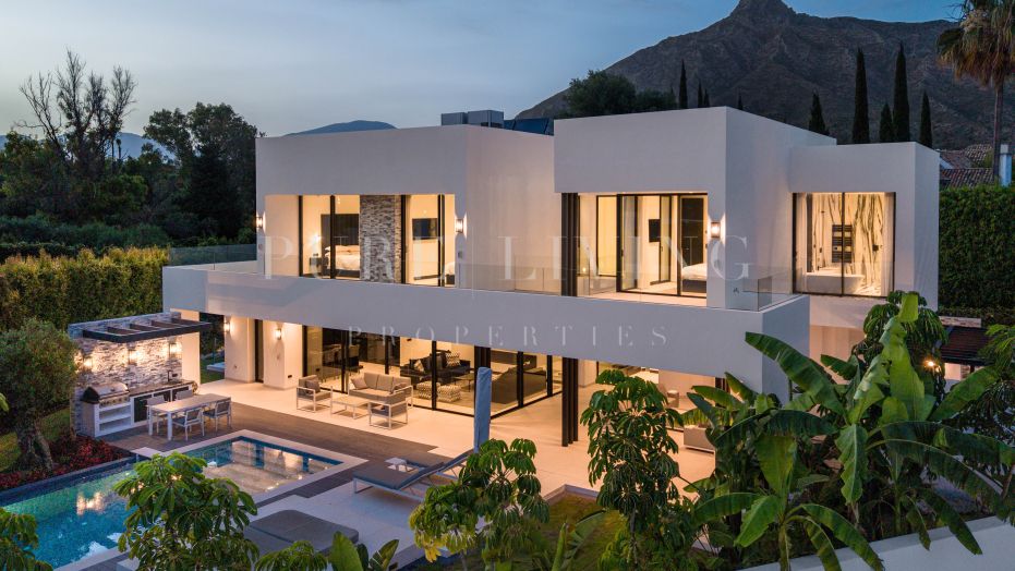 Elegante Villa Moderna en una Ubicación Privilegiada de la Milla de Oro
