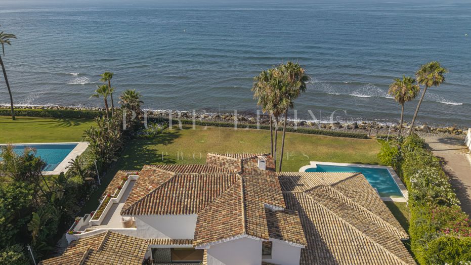 Villa de luxe en front de mer dans le prestigieux quartier de Casasola