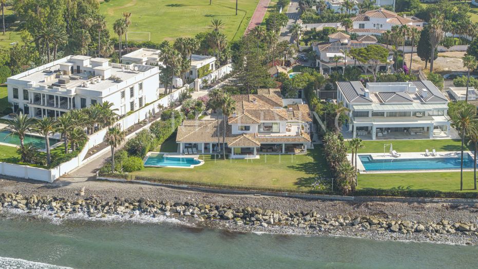Villa de luxe en front de mer dans le prestigieux quartier de Casasola
