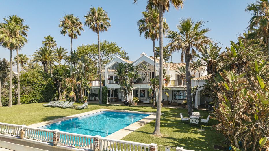 Magnifique domaine andalou classique en front de mer à Casasola, Estepona Est