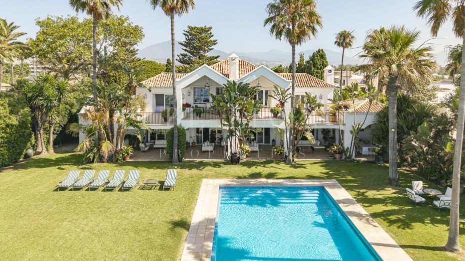 Magnifique domaine andalou classique en front de mer à Casasola, Estepona Est