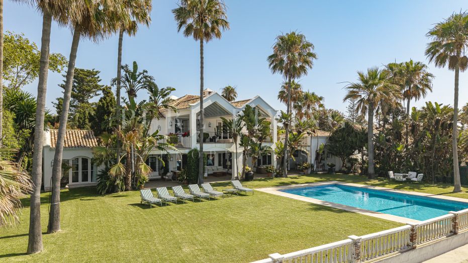 Magnifique domaine andalou classique en front de mer à Casasola, Estepona Est