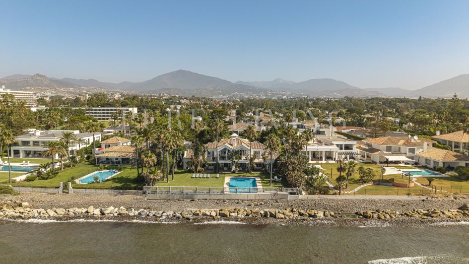 Magnifique domaine andalou classique en front de mer à Casasola, Estepona Est