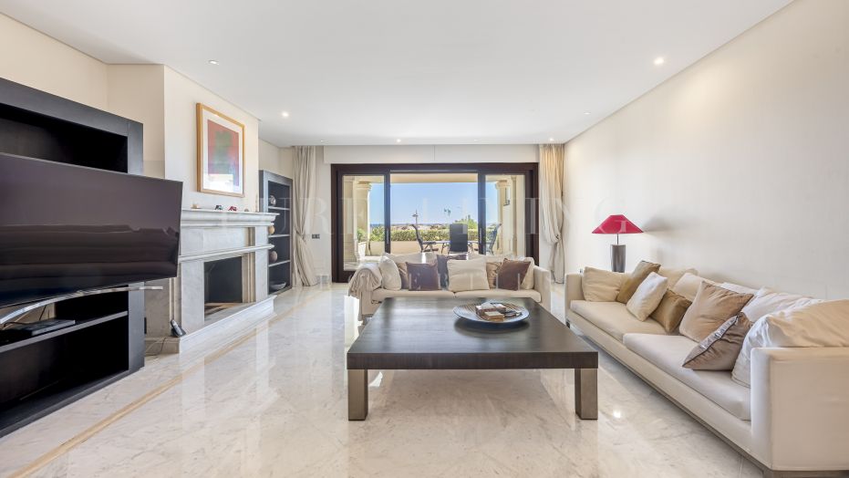 Exclusieve woning aan het strand met 3 slaapkamers in de strandgemeenschap Los Monteros.