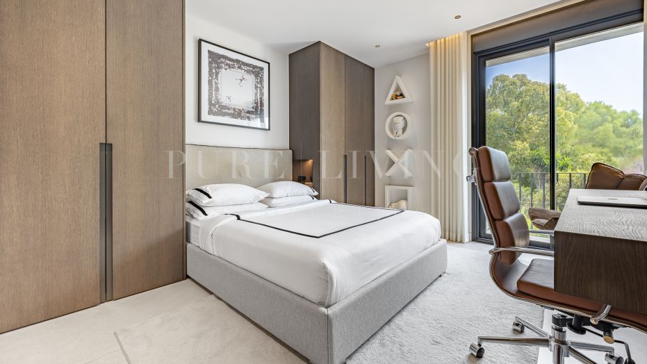 Penthouse duplex contemporain en bord de mer à distance de marche de Puerto Banús
