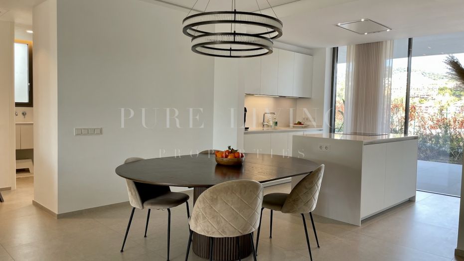 Luxury ground floor apartment with stunning sea views located in Los Arqueros, Benahavis