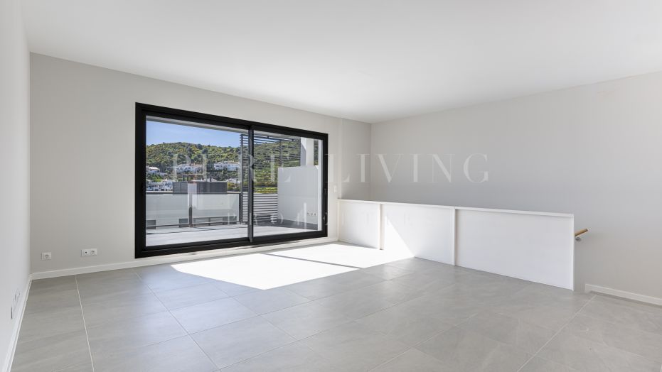 Casa Pareada Nueva de 3 Dormitorios con Hermosas Vistas al Mar y a la Montaña en Riviera del Sol