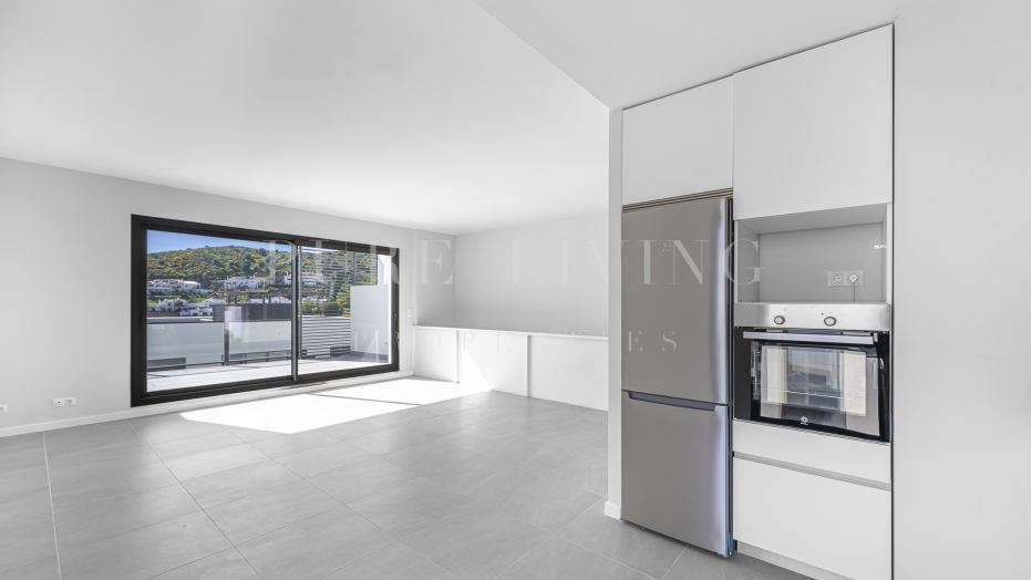 Casa Pareada Nueva de 3 Dormitorios con Hermosas Vistas al Mar y a la Montaña en Riviera del Sol