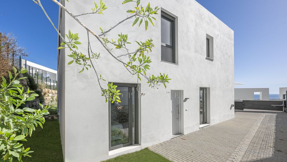 Casa Pareada Nueva de 4 Dormitorios con Vistas al Mar y a la Montaña en Riviera del Sol
