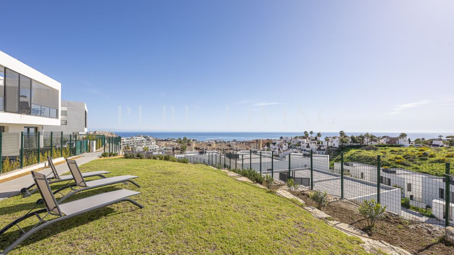 Casa Pareada Nueva de 4 Dormitorios con Vistas al Mar y a la Montaña en Riviera del Sol