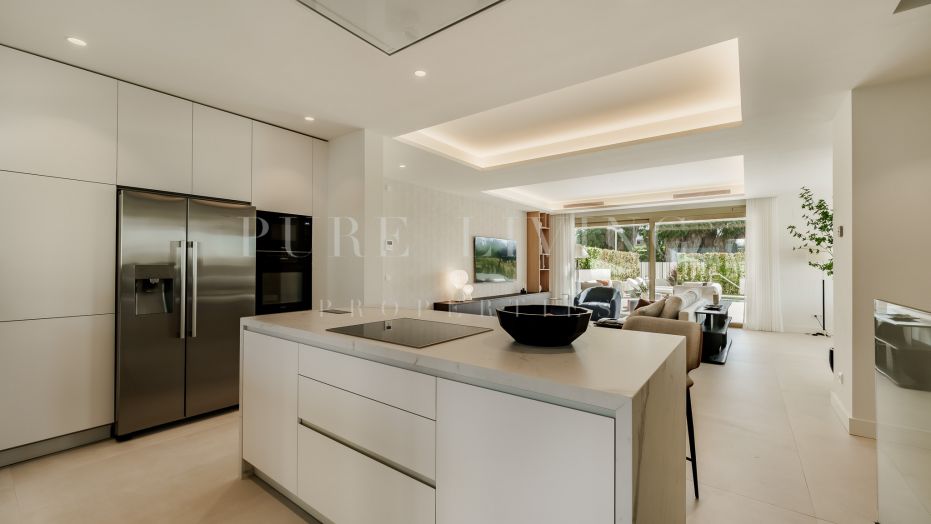 Villa-Style Triplex with Private Garden and Sea Views on Marbella’s Golden Mile