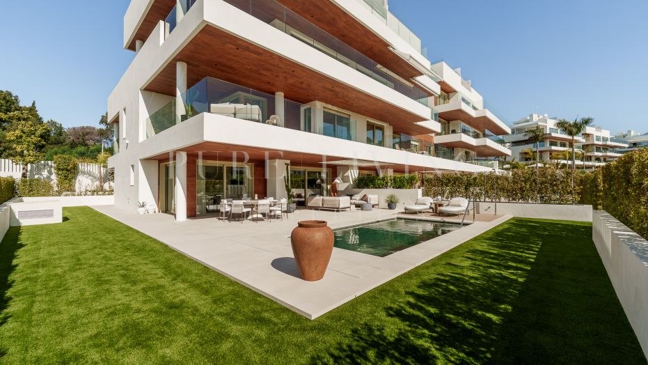 Villa-Style Triplex with Private Garden and Sea Views on Marbella’s Golden Mile