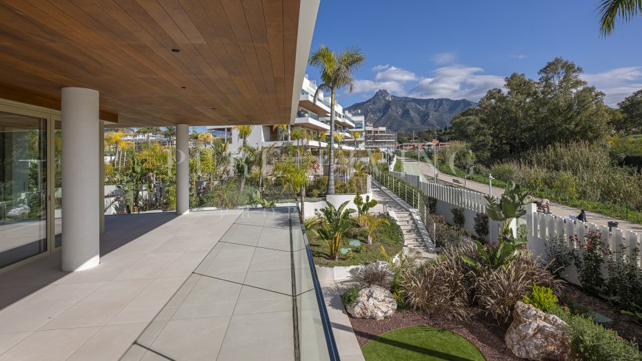 Elegant Luxury Apartment on Marbella’s Golden Mile with Expansive Terrace and Open Views