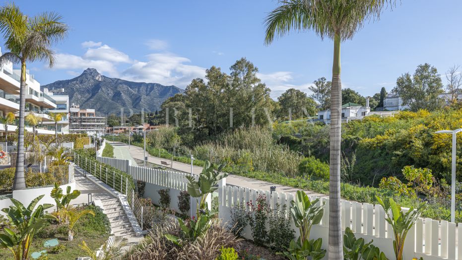 Elegant Luxury Apartment on Marbella’s Golden Mile with Expansive Terrace and Open Views