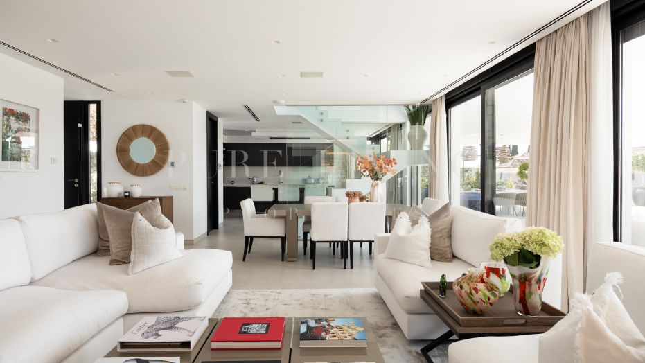 Four-bedroom villa set in the heart of Nueva Andalucía’s prestigious Golf Valley.