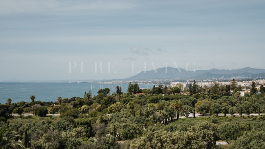 Descubra un ático verdaderamente excepcional en la codiciada zona de Río Real: una oportunidad única rebosante de potencial.