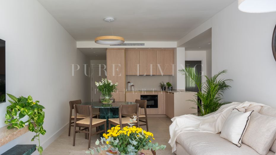 Impresionante apartamento en planta baja de 3 dormitorios con vistas al jardín, ubicado en La Quinta Benahavís.