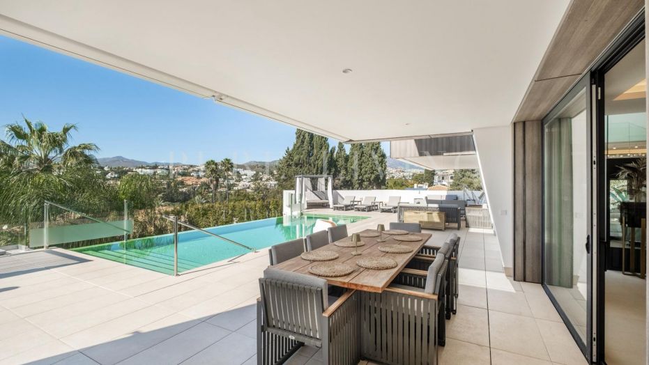Villa de lujo contemporánea a estrenar con vistas panorámicas y acabados excepcionales, ubicada en la exclusiva zona de El Paraíso, Estepona Este.