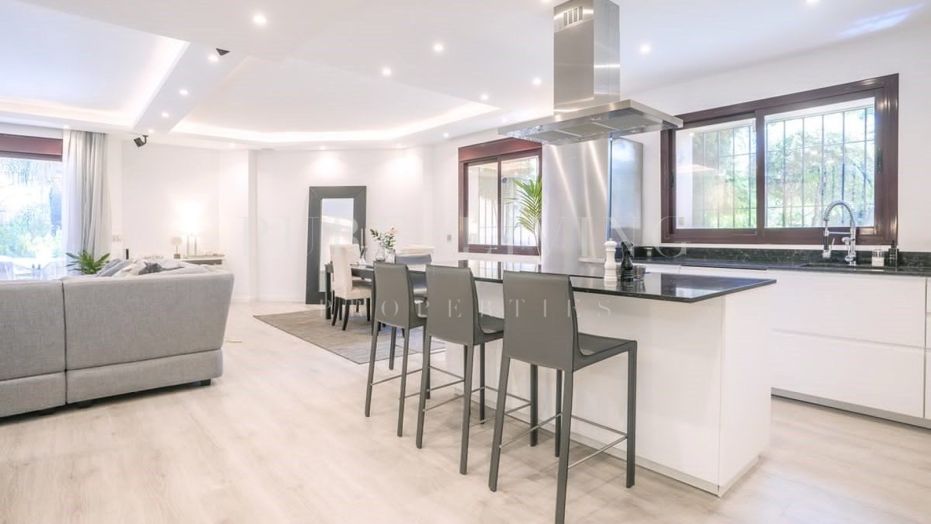 Semi Detached House for sale in Jardines de las Lomas, Marbella Golden Mile