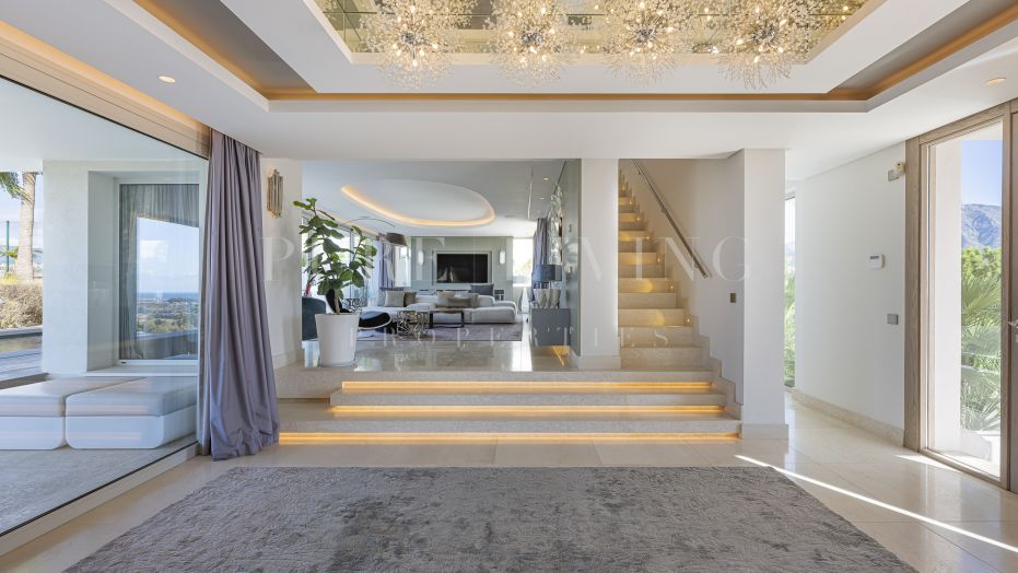 Merveilleuse villa de 5 chambres avec vue panoramique sur la mer, située à Nueva Andalucía