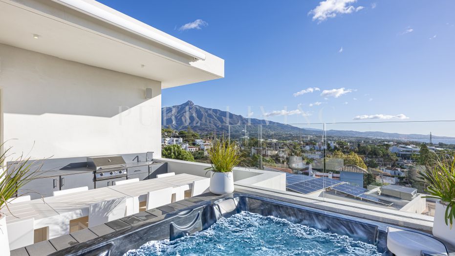 Merveilleuse villa de 5 chambres avec vue panoramique sur la mer, située à Nueva Andalucía