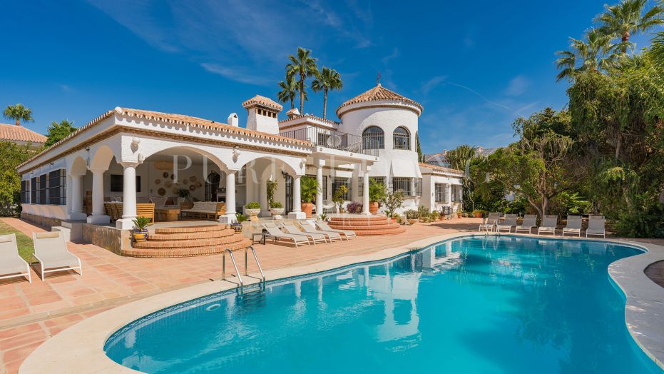 Fantastische villa aan het strand te koop in Cortijo Blanco