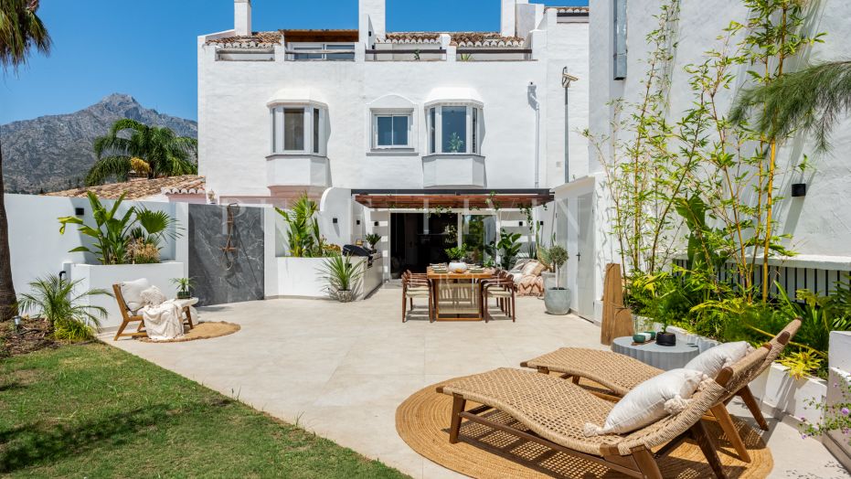 Renovated three bedroom townhouse within a short walk to Puente Romano Beach Resort