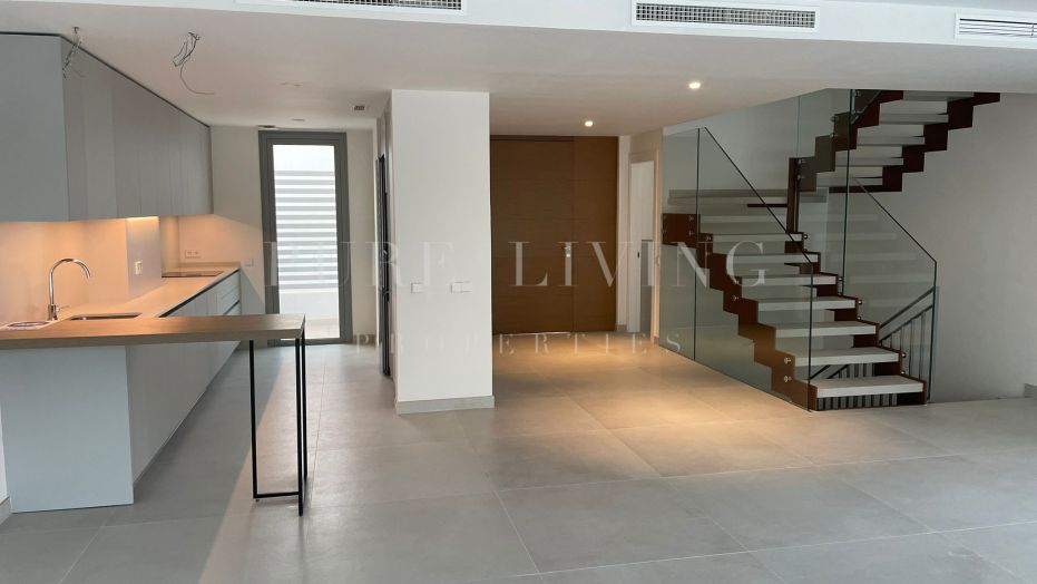 Contemporáneo adosado de tres dormitorios situado en una ubicación privilegiada en Alta Vista, San Pedro de Alcántara