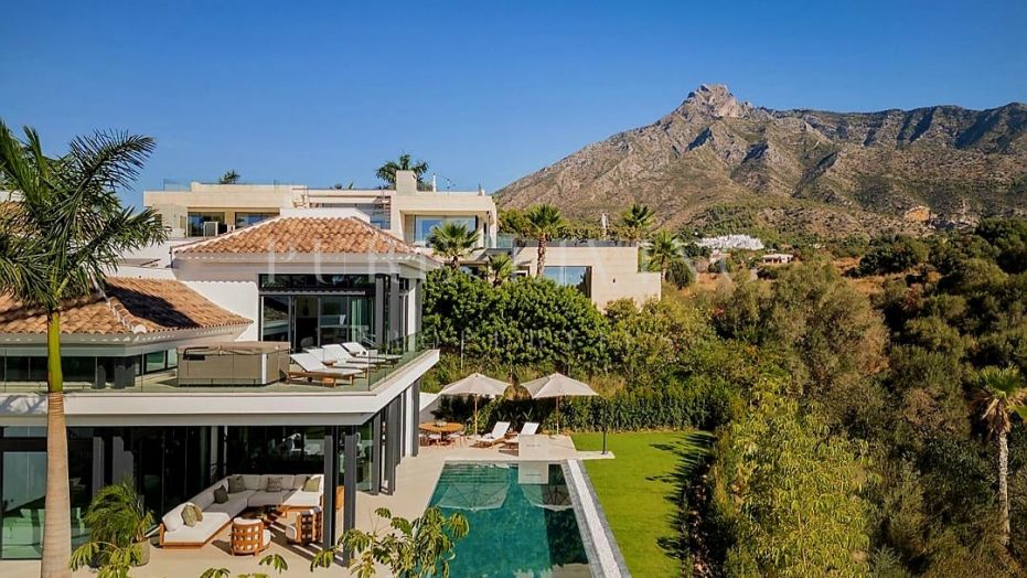 Villa moderne à vendre avec vue sur la montagne à Lomas del Rey