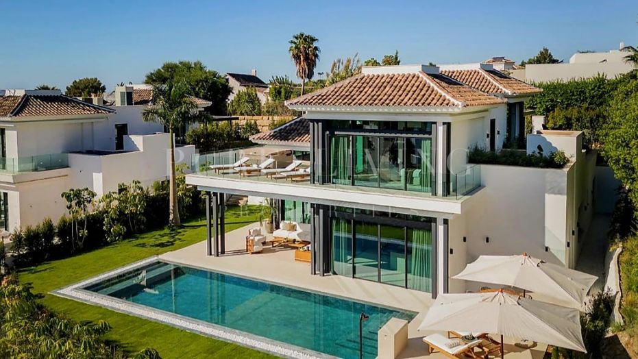 Villa moderne à vendre avec vue sur la montagne à Lomas del Rey