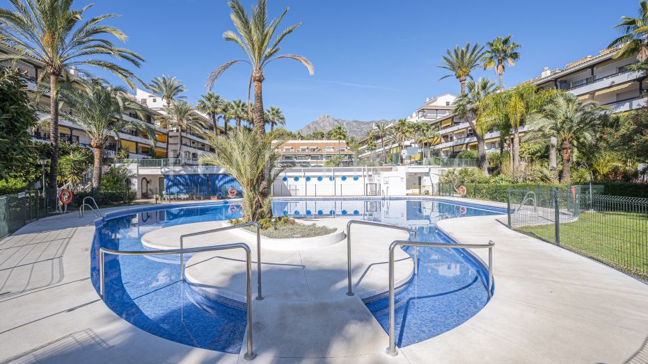 Charming two bedroom penthouse with sea views, located in the prestigious area of La Carolina, Marbella's Golden Mile