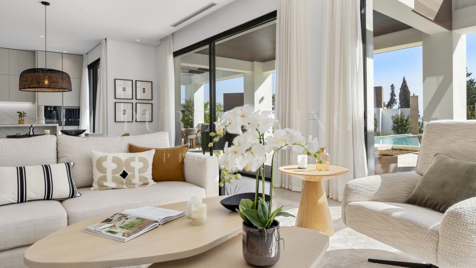 Une toute nouvelle villa moderne de quatre chambres à coucher sur le prestigieux Golden Mile de Marbella.
