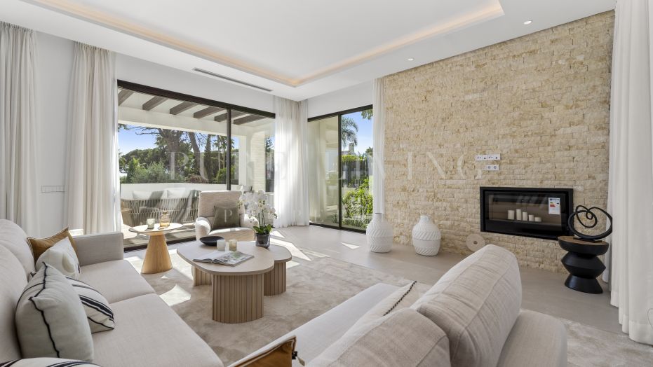 Une toute nouvelle villa moderne de quatre chambres à coucher sur le prestigieux Golden Mile de Marbella.