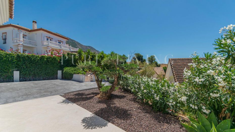 Prachtige moderne villa met drie slaapkamers in Valtocado, Mijas