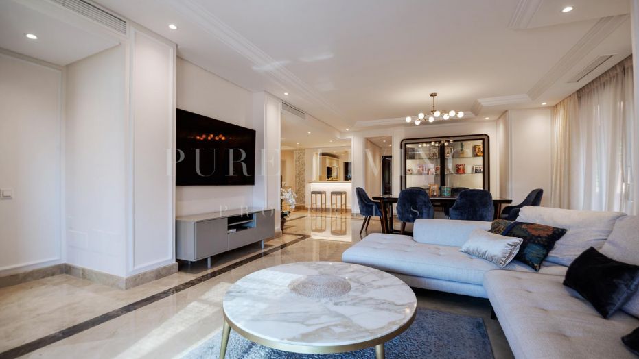 Duplex penthouse met zeezicht gelegen in het prestigieuze Torre Bermeja, Estepona Oost