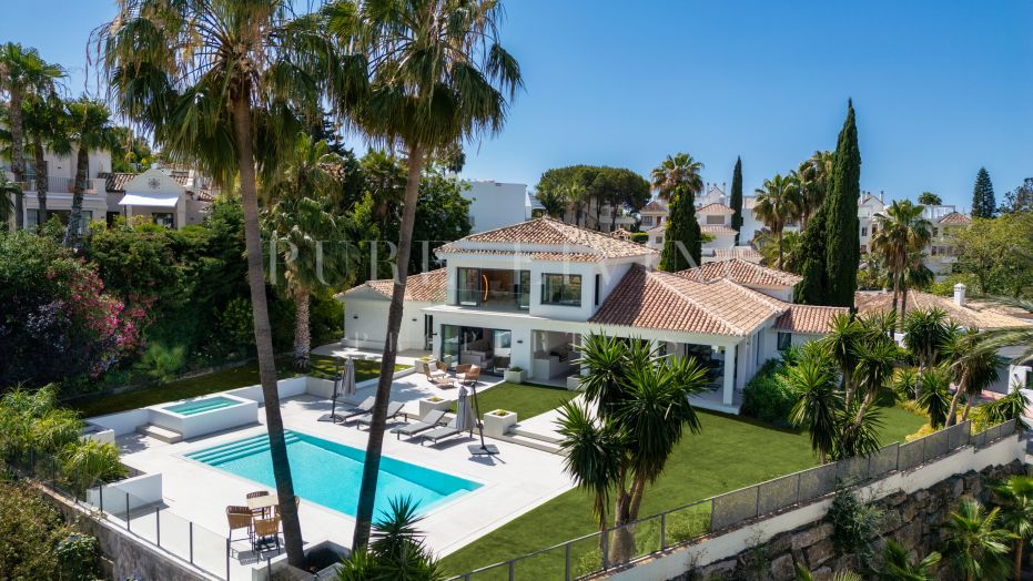 A frontline golf family home in Los Naranjos Golf