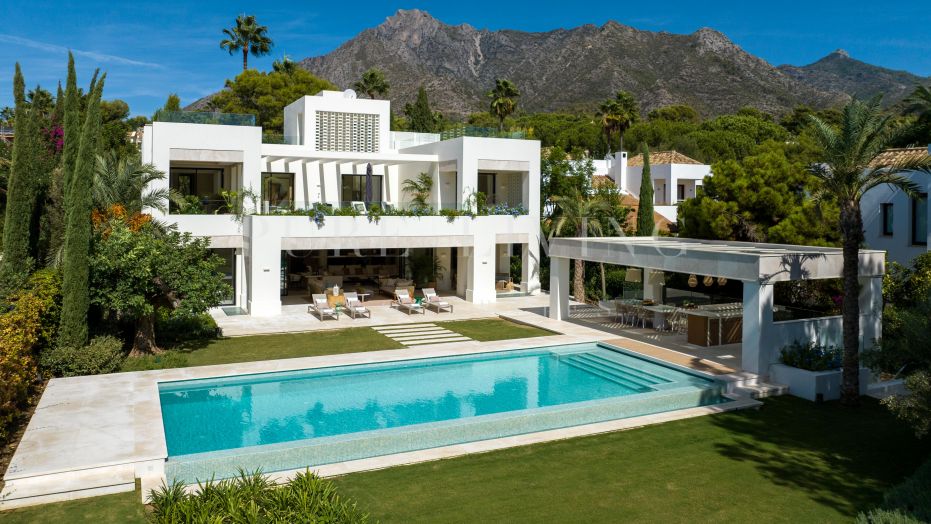 One of a kind villa within an enviable location in Altos Reales on Marbella's Golden Mile
