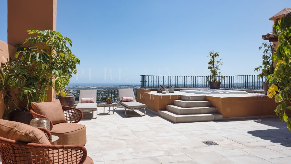 Stunning duplex penthouse with marvelous views in Les Belvederes